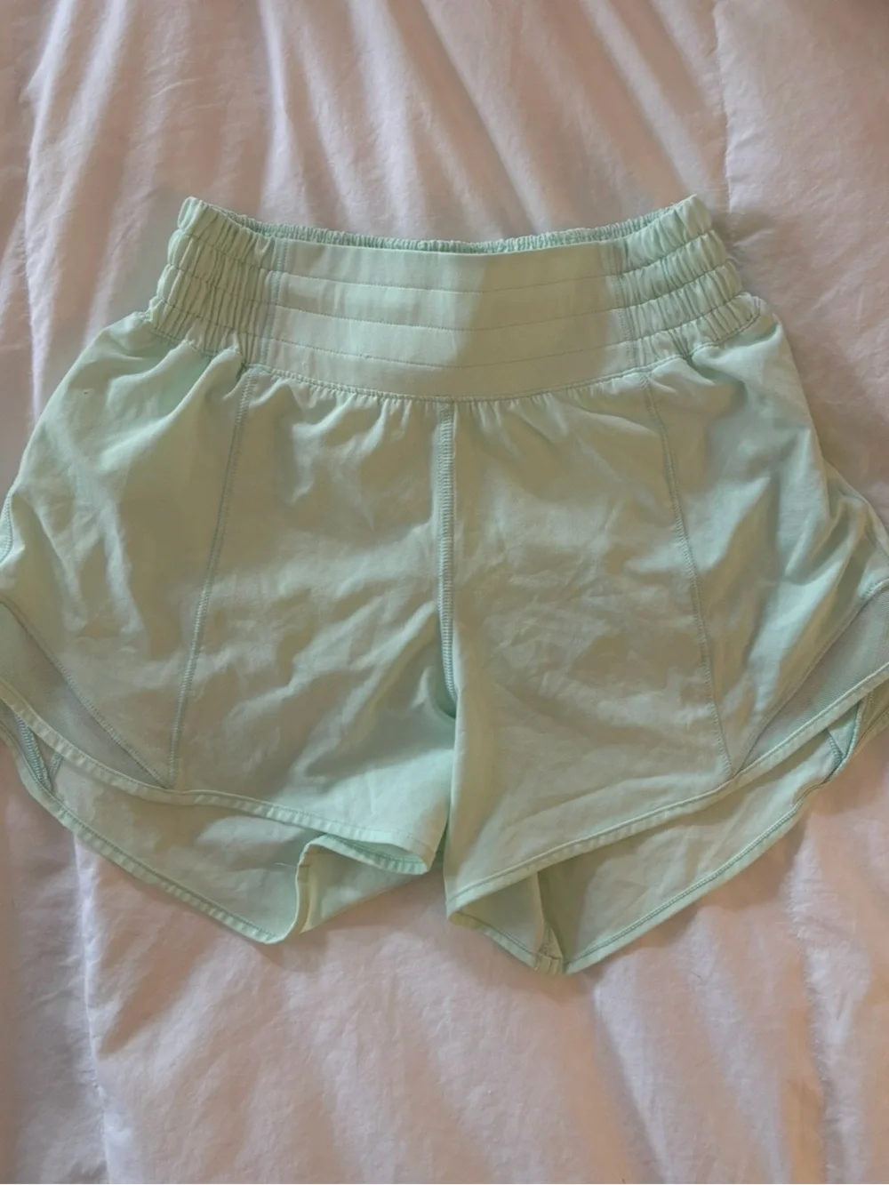 lululemon Mint Green Hotty Hot 4” Athletic Shorts, size 0